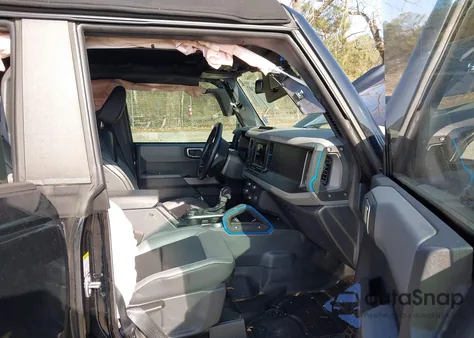 2021 Ford Bronco Black Diamond z USA, uszkodzony, nr VIN 1FMEE5BH4MLB08306